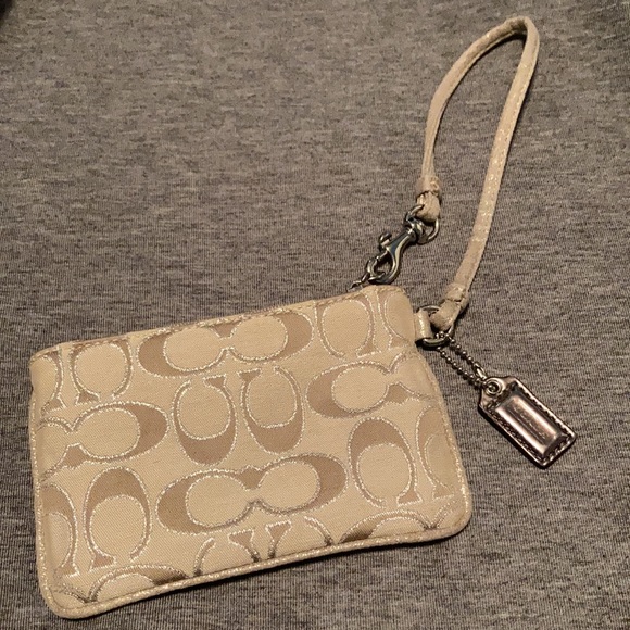 Coach x Poppy Wristlet - Picture 4 of 12